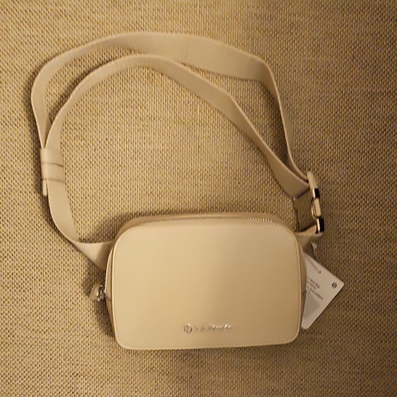 New With TAG)Lululemon Beige Crossbody Bag Cashew And Silver - Picture 2 of 4